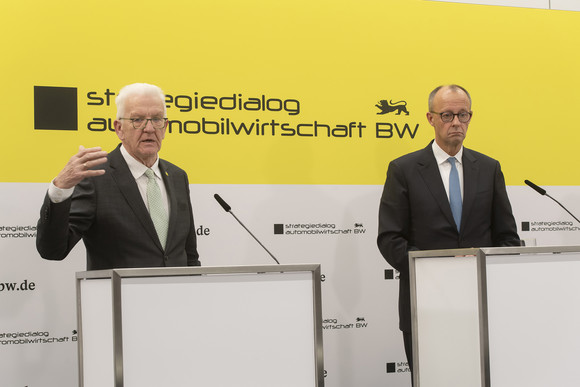 Ministerpräsident Winfried Kretschmann (links) und Bundeskanzler Friedrich Merz (rechts)