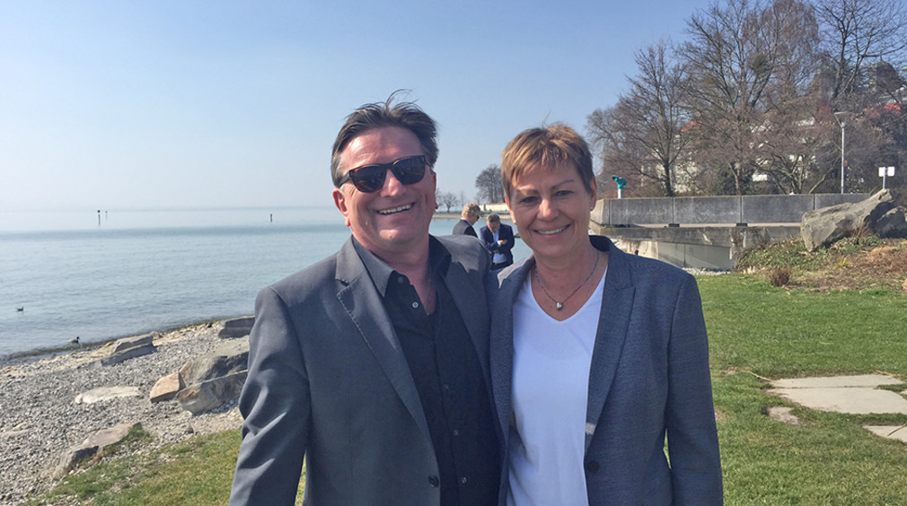 Minister Manne Lucha und Senatorin Elke Breitenbach (Berlin) am Bodenseeufer