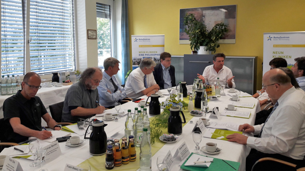 Minister Lucha besucht am 17. August 2016 die Rehaklinik in Bad Mergentheim