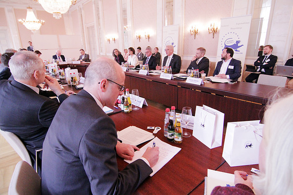 Europa Expertenforum zum Europadialog nimmt Arbeit auf Erste Sitzung des Expertenforums im Rahmen des Europadialogs