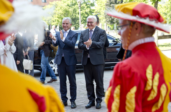 ANTRITTSBESUCH Bundespräsident Steinmeier in Baden-Württemberg Rastatt: Bundespräsident Frank-Walter Steinmeier (r.) und Innenminister Thomas Strobl (l.)