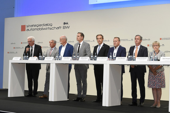 Mobilität Strategiedialog Automobilwirtschaft BW zieht erstes Resümee Pressekonferenz (Foto: © e-mobil BW / Studio KD Busch)