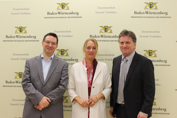 Gruppenfoto mit Dr. Michael Blume,  Prof. Dr. Beate Küpper und Minister Manne Lucha