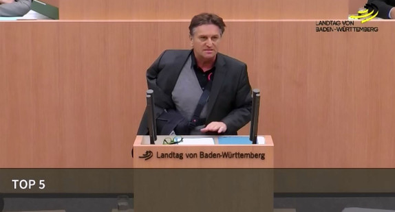 Sozial- und Integrationsminister Manne Lucha spricht im Landtag Baden-Württemberg