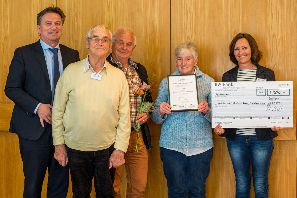 Minister Manne Lucha mit Mitgliedern des Projekts „Aktiv für ältere Menschen mit Behinderung“ des Landratsamtes Bodenseekreis, Sozialplanung