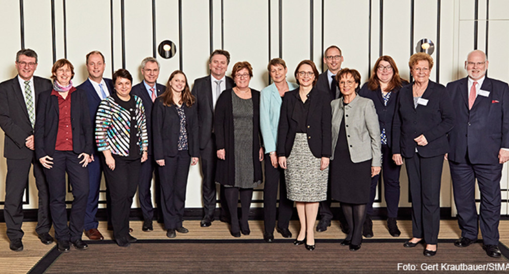Gruppenfoto der teilnehmenden Ministerinnen und Minister auf der 13. Integrationsministerkonferenz am 15. März 2018 in Nürnberg