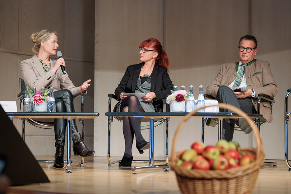 Landwirtschaft Auftakt des Strategiedialogs Landwirtschaft Interview mit Landesumweltministerin Thekla Walker (links) und Landesagrarminister Peter Hauk (rechts) zu den Herausforderungen und Handlungsfeldern im Strategiedialog Landwirtschaft