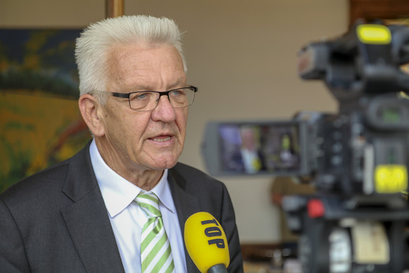 Delegationsreise Kretschmann besucht die Schweiz Ministerpräsident Winfried Kretschmann im Interview