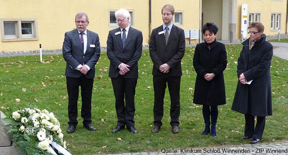 Ministerin Katrin Altpeter gemeinsam mit den Geschäftsleitungsmitgliedern des Klinikums Schloß Winnenden: Hans-Jürgen Kutterer, Dr. Christopher Dedner, Christian Graziosa und Anett Rose-Losert.