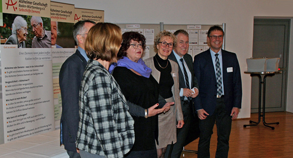 Gruppenfoto mit Staatssekretärin Bärbl Mielich auf der Veranstaltung "Herausforderung Demenz" am 29.11.2017 in Mosbach