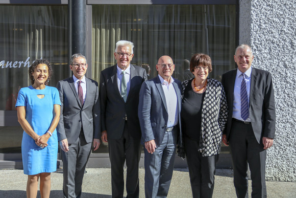 Delegationsreise Kretschmann besucht die Schweiz v.l.n.r. Staatsschreiberin Vincenza Trivigno, Landstatthalter Dr. Urs Hofmann, Ministerpräsident Winfried Kretschmann, Verkehrsminister Winfried Hermann, Staatsrätin Gisela Erler und Regierungsrat Stephan Attiger im Kanton Aargau