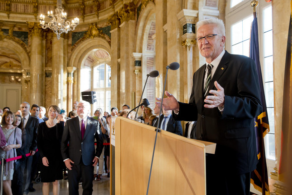 ANTRITTSBESUCH Bundespräsident Steinmeier in Baden-Württemberg Stuttgart, Neues Schloss: Ministerpräsident Winfried Kretschmann (r.)