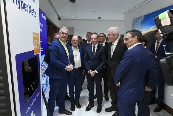 Transformation Treffen des Strategiedialogs Automobilwirtschaft in Brüssel Rundgang durch die Ausstellung