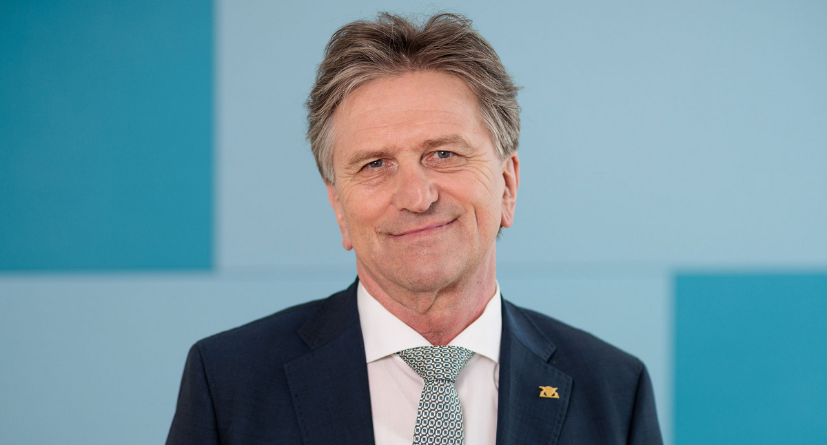 Porträtfoto Sozialminister Manne Lucha