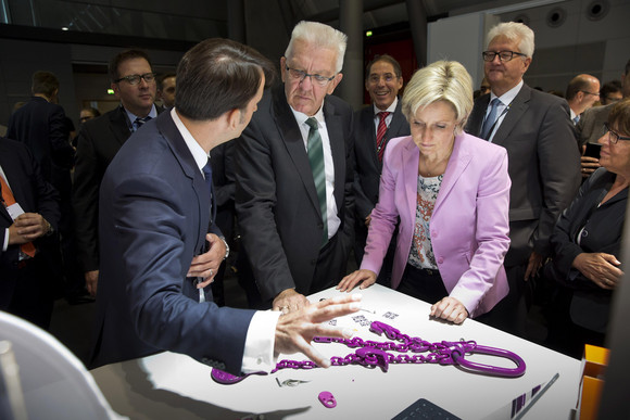 START-UP BW Start-up-Gipfel des Landes Ministerpräsident Winfried Kretschmann (M.) und Ministerin Nicole Hoffmeister-Kraut (r.)