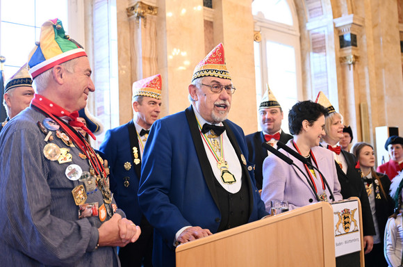 Fastnacht Empfang für Karnevals- und Fasnachtsvereine des Landes Der Bezirksvorsitzende Mittelbaden im Präsidium der Vereinigung Badisch-Pfälzischer Karnevalvereine, Thomas G. Schwaab (Mitte), bei seiner Ansprache