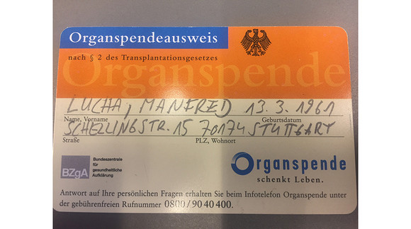Organspende Auszeichnung für das Klinikum Stuttgart Minister Luchas Organspendeausweis