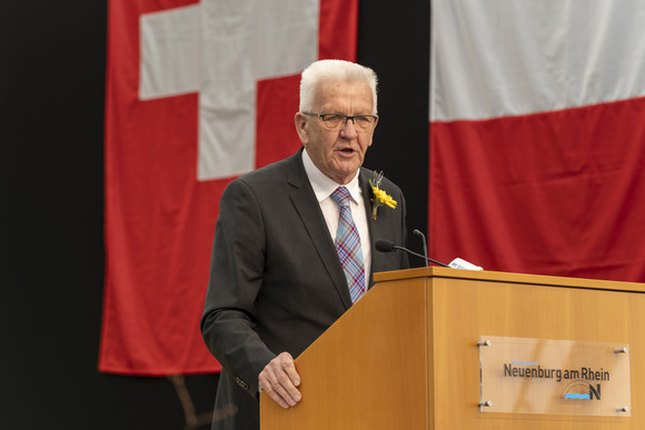 Nachhaltige Stadtentwicklung Landesgartenschau in Neuenburg am Rhein eröffnet Ministerpräsident Winfried Kretschmann bei seiner Ansprache zur Eröffnung der Landesgartenschau in Neuenburg am Rhein.