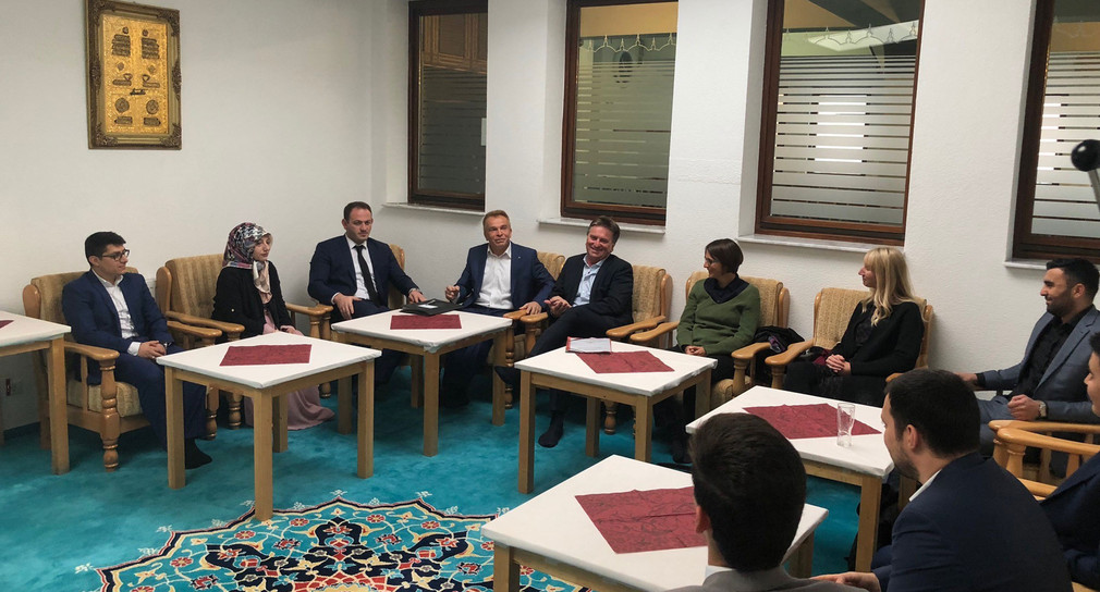 Gesprächsrunde in Moschee mit Sozial- und Integrationsminister Manne Lucha.
