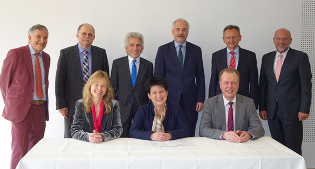 Gruppenbild der Bündnispartner "Arbeit und Gesundheit in Baden-Württemberg"