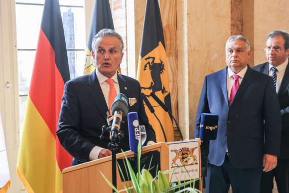 UEFA EURO 2024 Empfang anlässlich des Spiels Deutschland gegen Ungarn Stuttgarts Oberbürgermeister Dr. Frank Nopper (links) bei seiner Ansprache