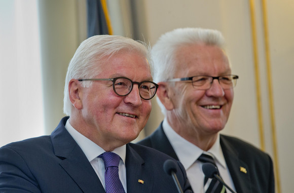ANTRITTSBESUCH Bundespräsident Steinmeier in Baden-Württemberg Stuttgart, Villa Reitzenstein: Bundespräsident Frank-Walter Steinmeier (l.) und Ministerpräsident Winfried Kretschmann (r.)