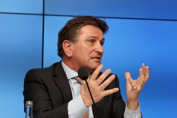 Pressekonferenz Krankenhäuser und Luftreinhaltung Sozial- und Integrationsminister Manne Lucha (Bild: Staatsministerium Baden-Württemberg)
