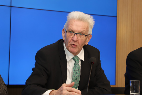 PRESSEKONFERENZ Entwicklung der Luftqualität und Förderung von Bio-Musterregionen Ministerpräsident Winfried Kretschmann (Bild: © Staatsministerium Baden-Württemberg)
