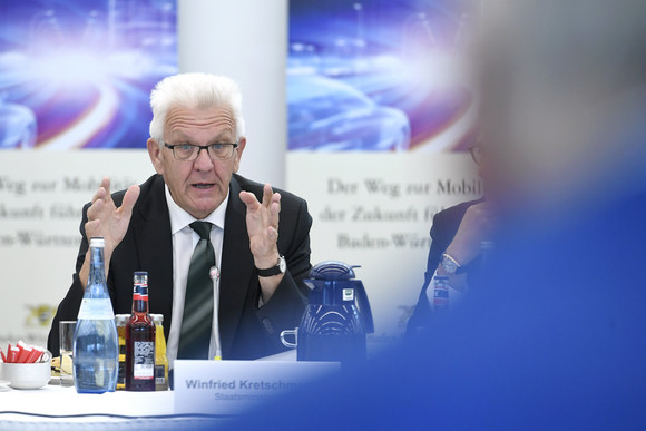 Mobilität Strategiedialog Automobilwirtschaft BW zieht erstes Resümee Ministerpräsident Winfried Kretschmann (© e-mobil BW / Studio KD Busch)