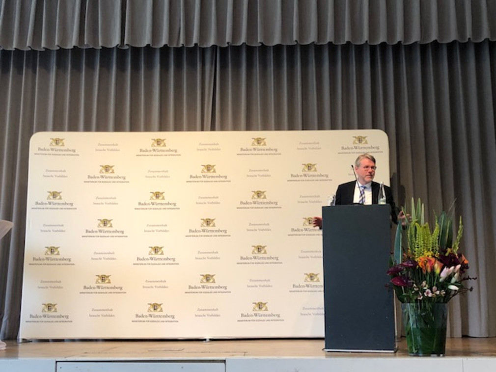 BAMF-Präsident Dr. Hans-Eckard Sommer hält seine Rede