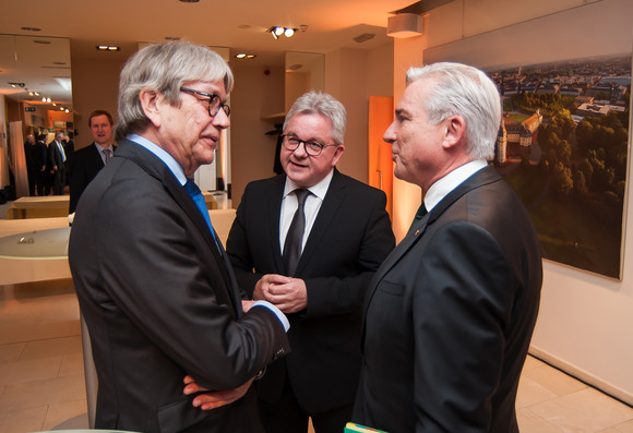 Europa Neujahrsempfang in der Landesvertretung in Brüssel Reinhard Silberberg (l.), Ständiger Vertreter Deutschlands bei der EU, Guido Wolf (M.), Minister der Justiz und für Europa, und Thomas Strobl (r.), Minister für Inneres, Digitalisierung und Migration