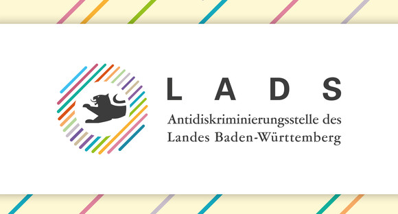 Antidiskriminierungsstelle des Landes Baden-Württemberg (LADS BW) mit Grafik eines Löwen umringt von bunten Strichen