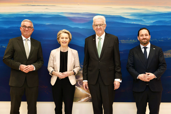 Europa Neujahrsempfang in der Landesvertretung in Brüssel von links nach rechts: Innenminister Thomas Strobl, Ursula von der Leyen, Präsidentin der Europäischen Kommission, Ministerpräsident Winfried Kretschmann, und Europa-Staatssekretär Florian Hassler