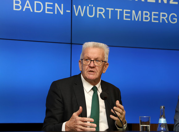 Pressekonferenz Krankenhäuser und Luftreinhaltung Ministerpräsident Winfried Kretschmann (Bild: Staatsministerium Baden-Württemberg)