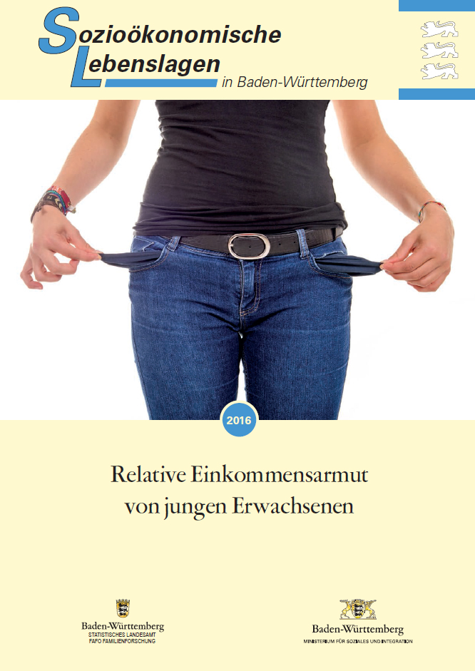 Junge Frau mit leeren Taschen