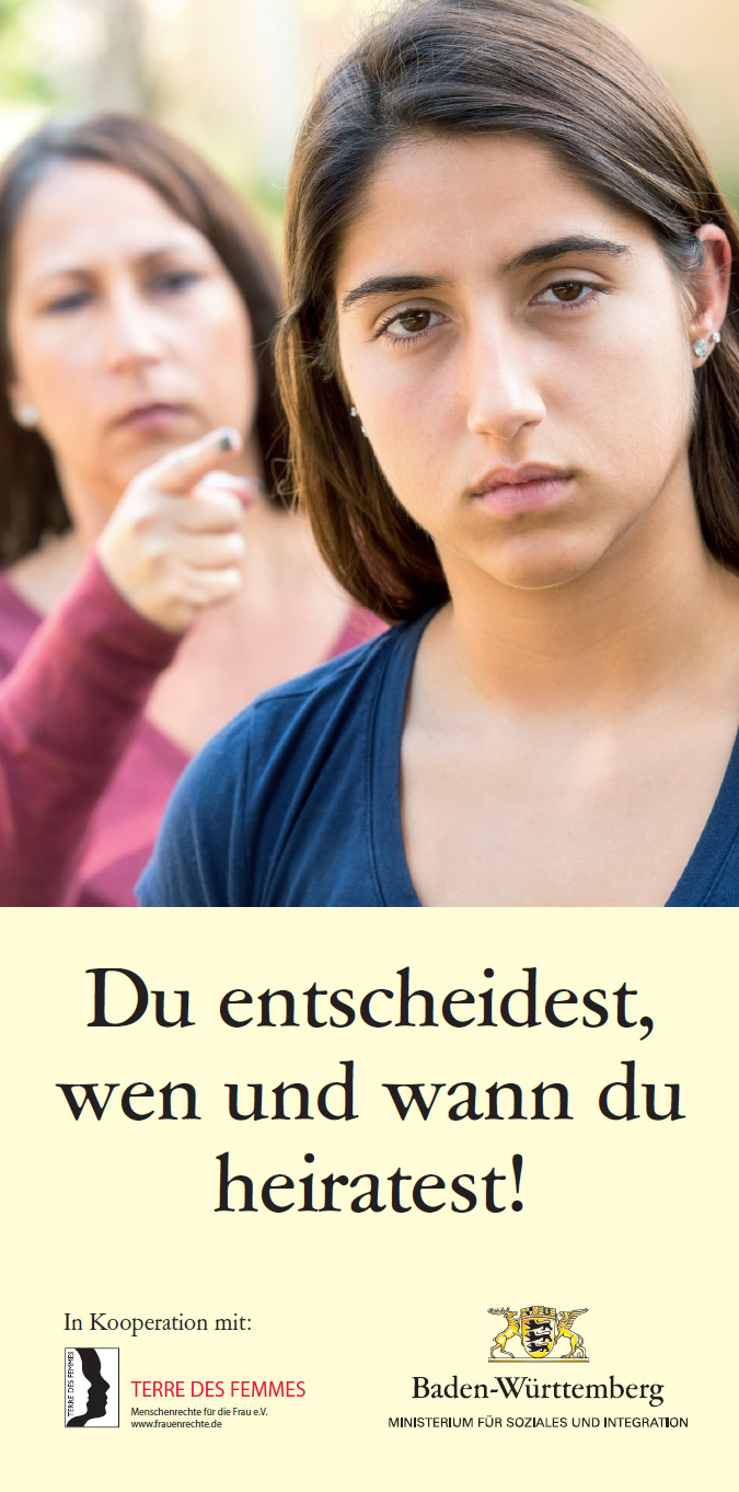 Mutter schimpft mit M&auml;dchen im Teenageralter